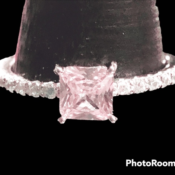 Dailty Pink Saphire 925 ring with CZ gems - Picture 1 of 1